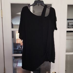 BloomChic Black Short Sleeve Top